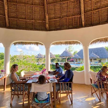 Butiama Bustani Hotel キリンドニ エクステリア 写真