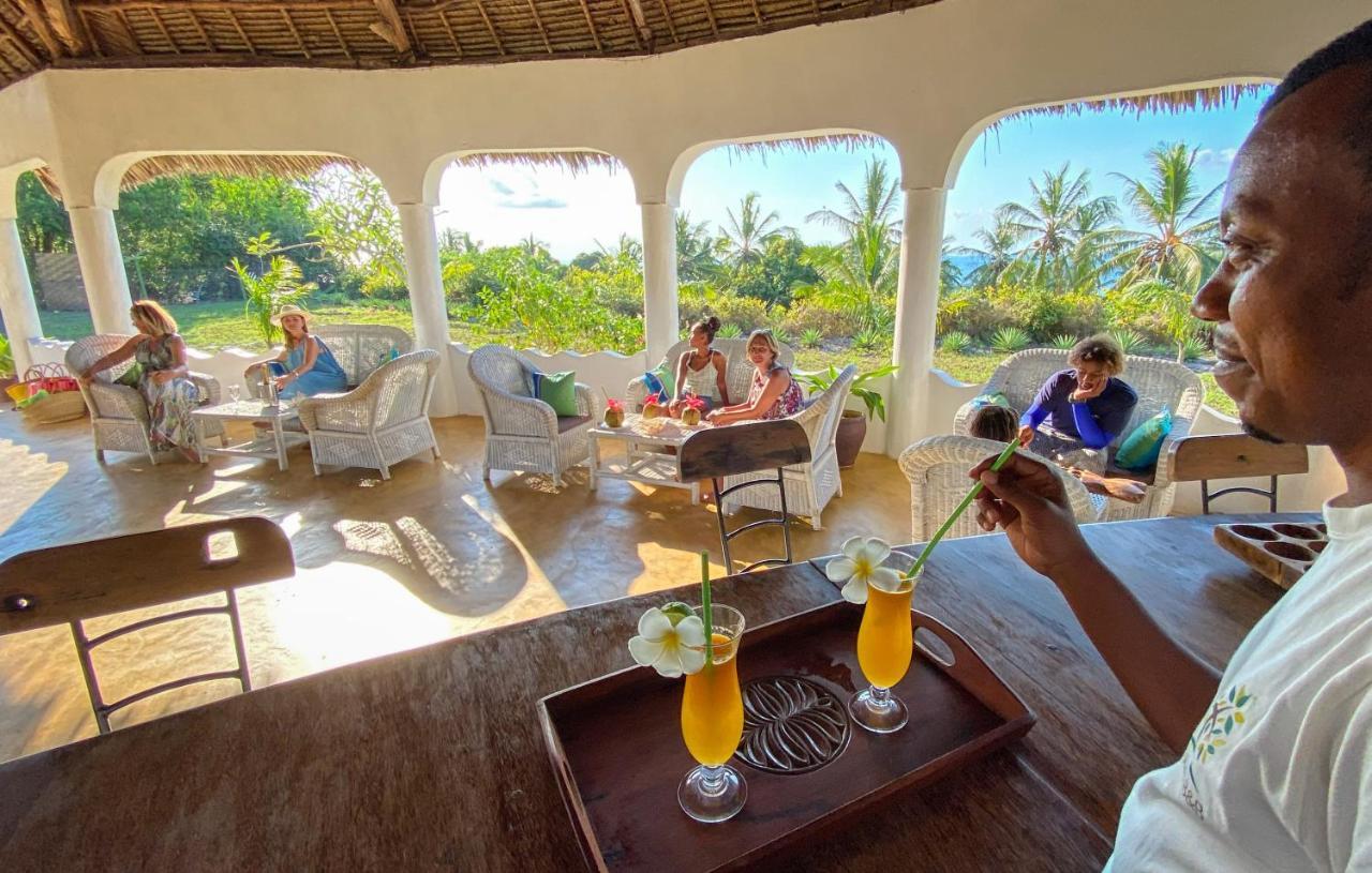 Butiama Bustani Hotel キリンドニ エクステリア 写真