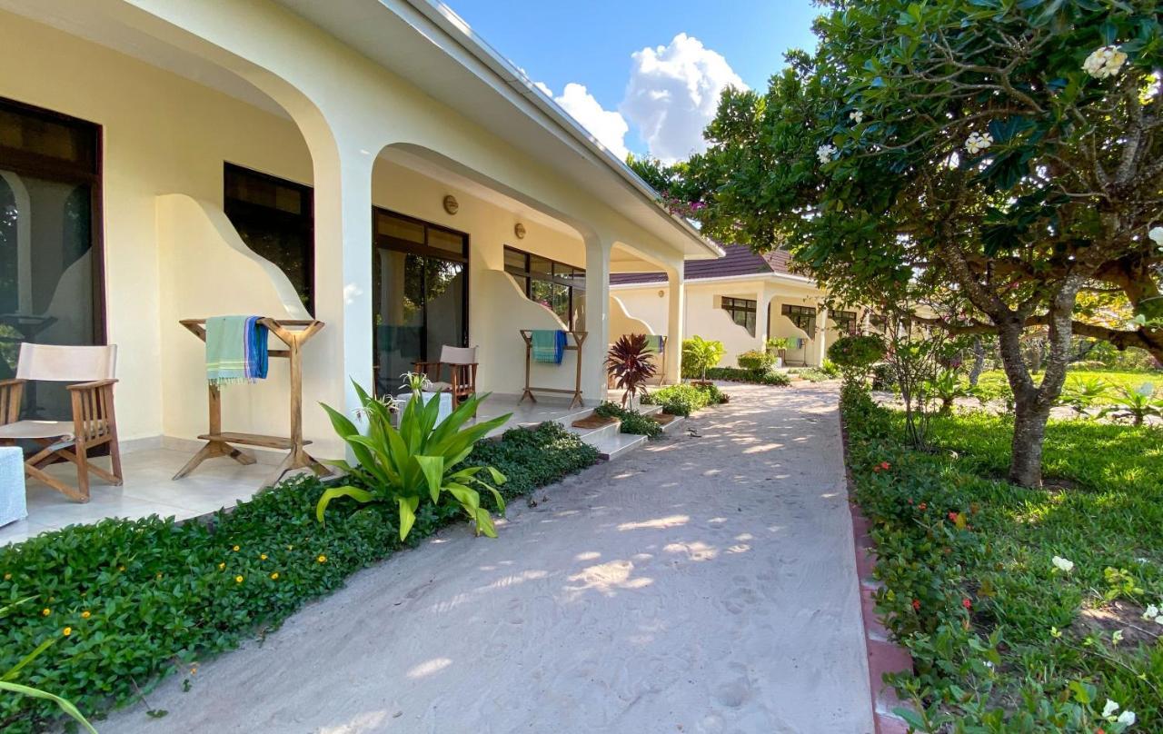 Butiama Bustani Hotel キリンドニ エクステリア 写真